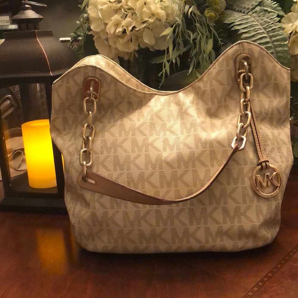 Michael Kors purse. Authentic. Off white and gold